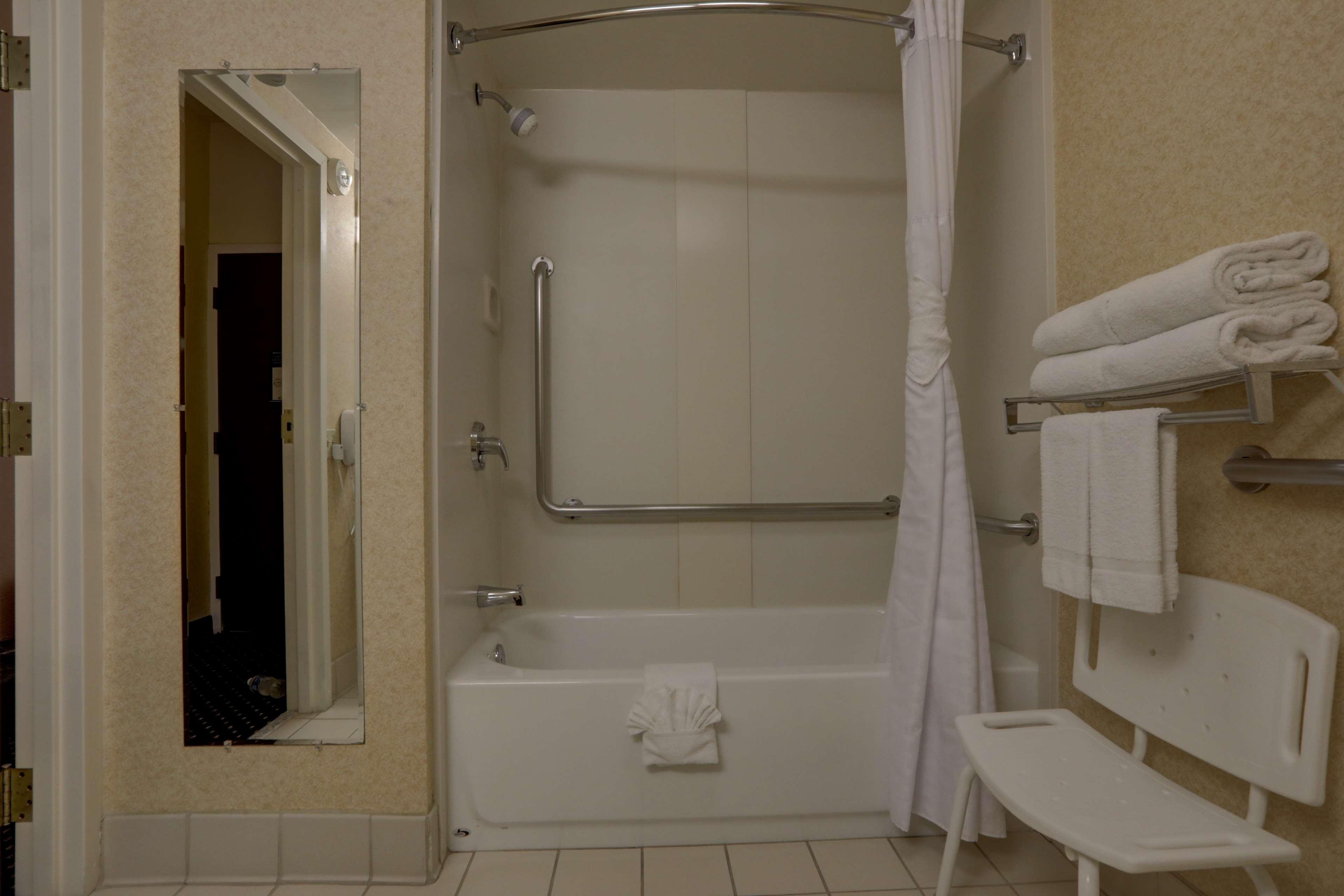 Surestay Plus Hotel By Best Western Chicago Lombard Oda fotoğraf