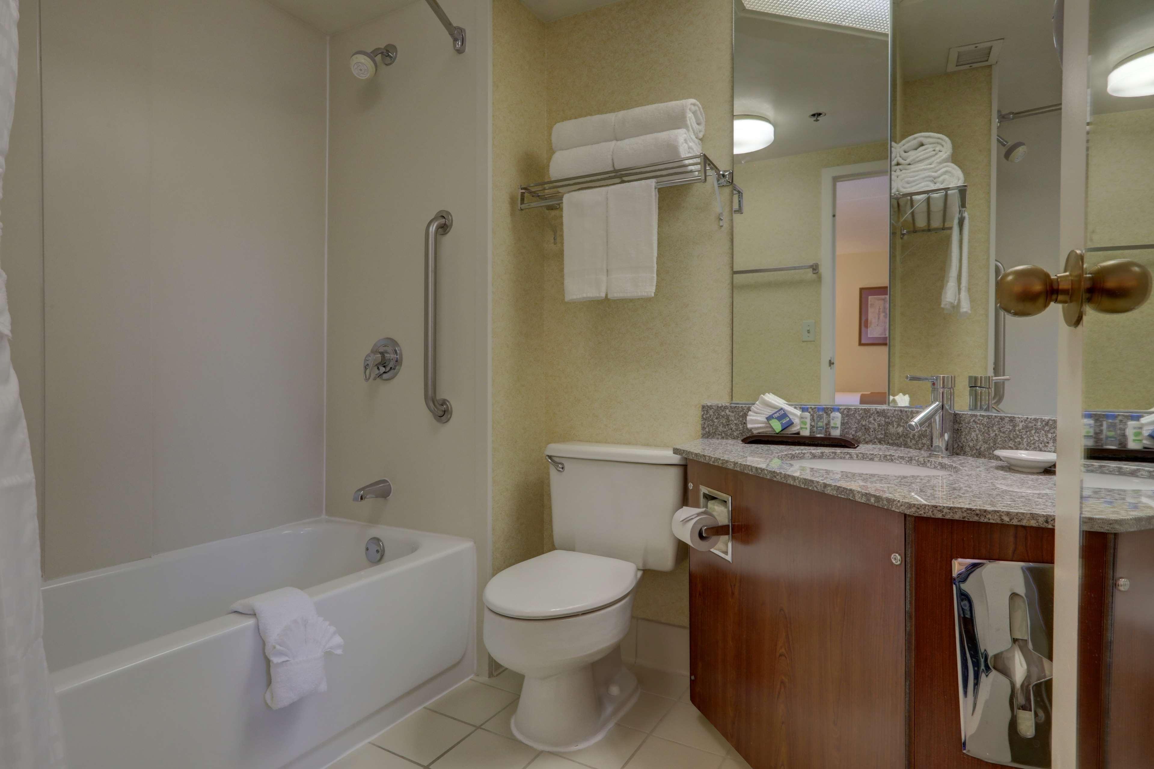 Surestay Plus Hotel By Best Western Chicago Lombard Oda fotoğraf