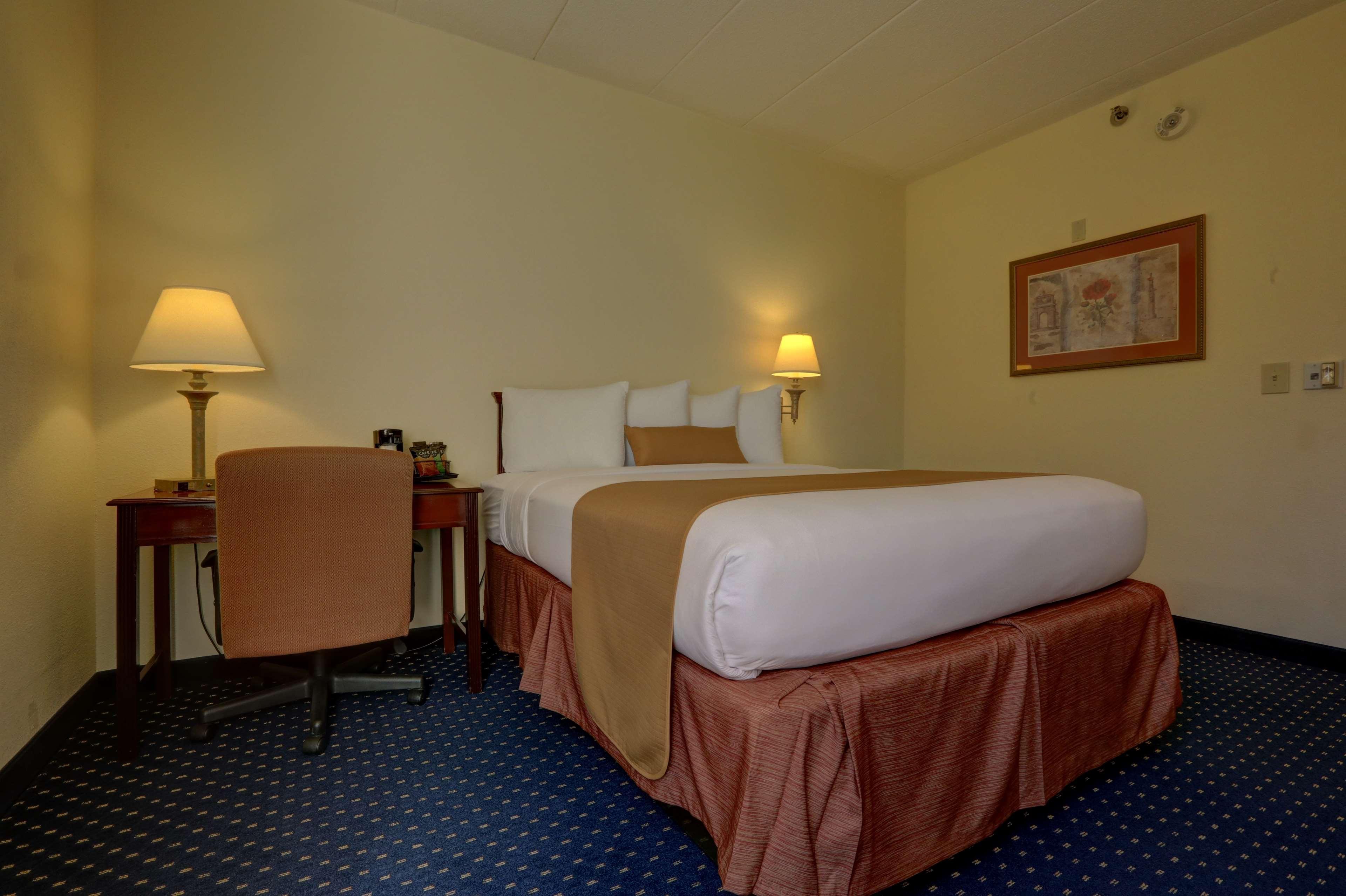 Surestay Plus Hotel By Best Western Chicago Lombard Oda fotoğraf