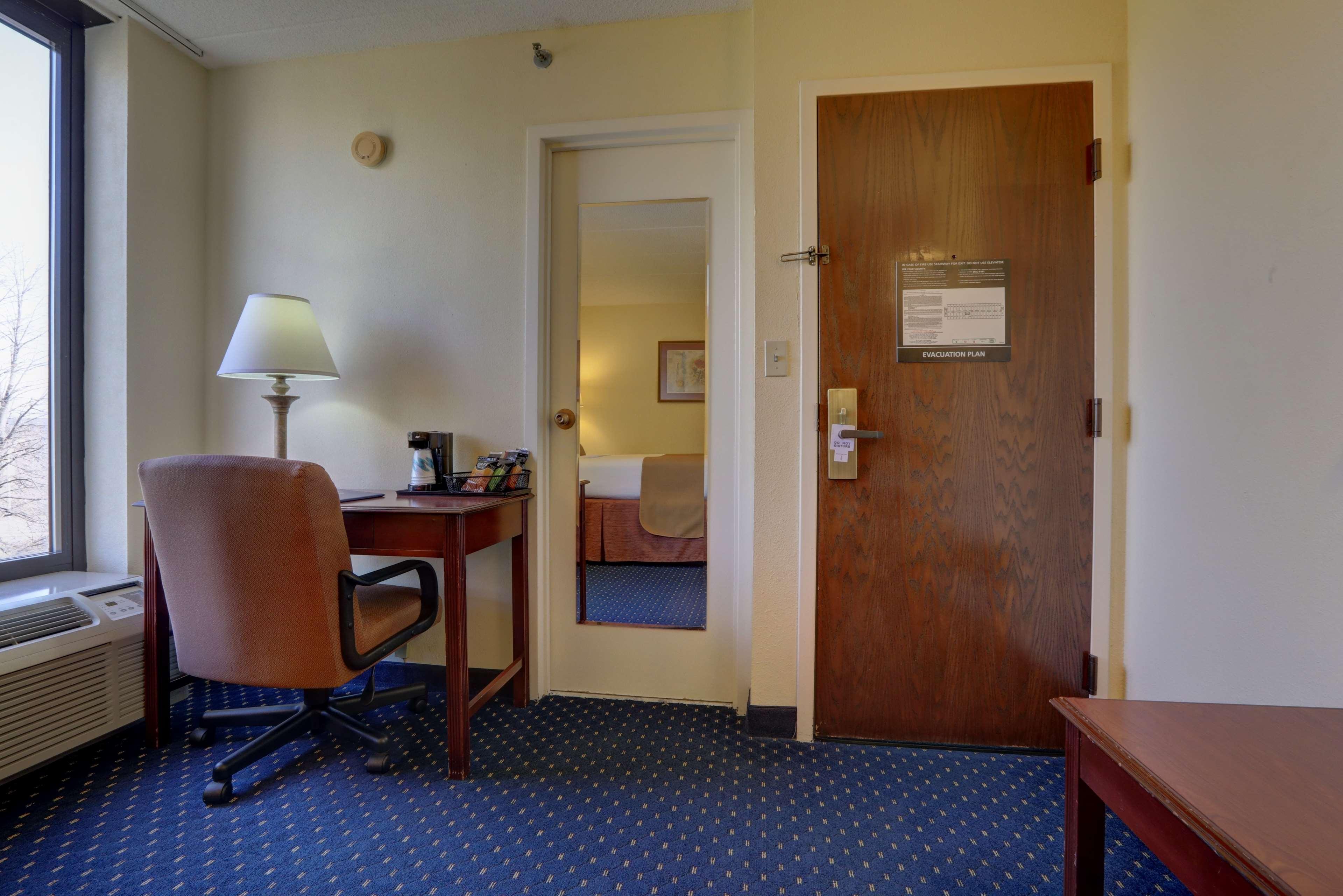 Surestay Plus Hotel By Best Western Chicago Lombard Oda fotoğraf